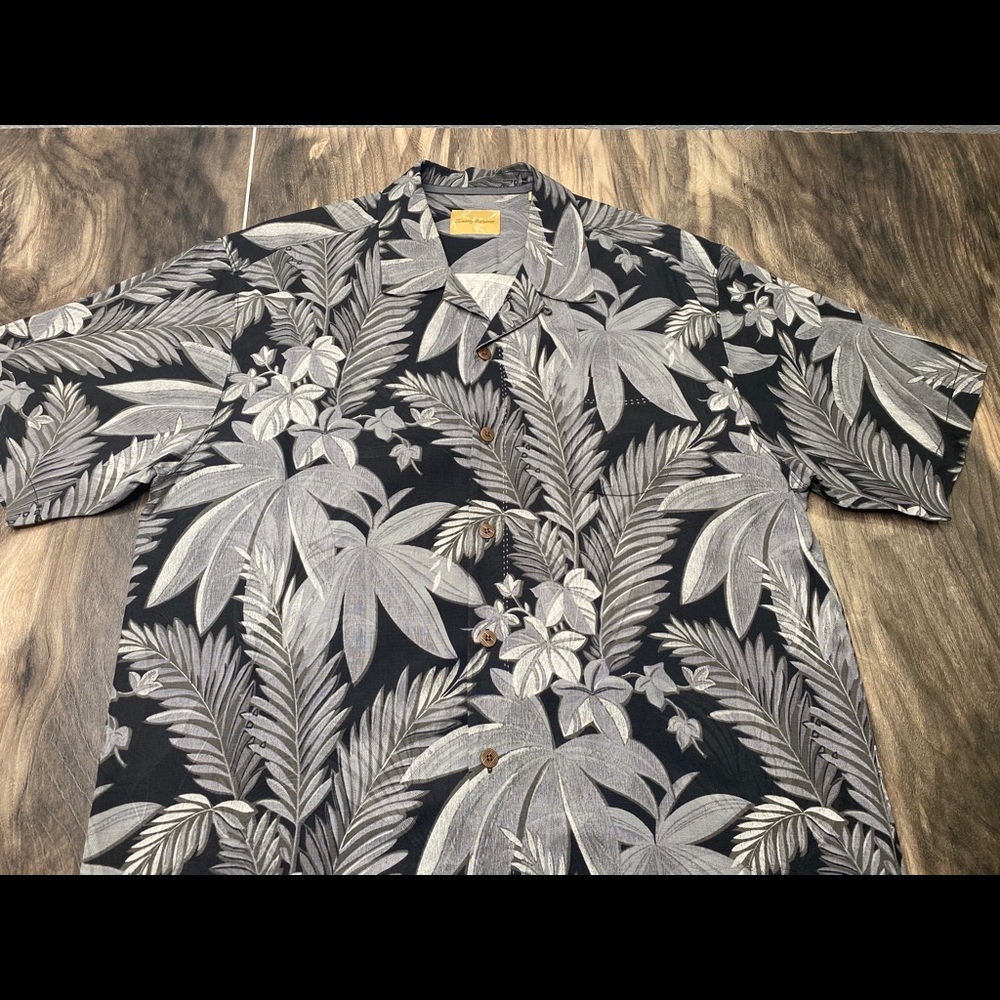 Tommy Bahama Hawaiian floral camp shirt large